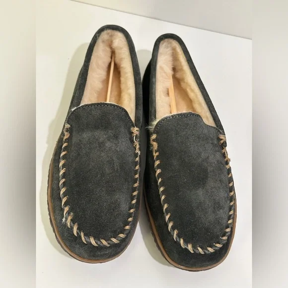 Minnetonka Tobie Moccasin Slipper size 9 men
